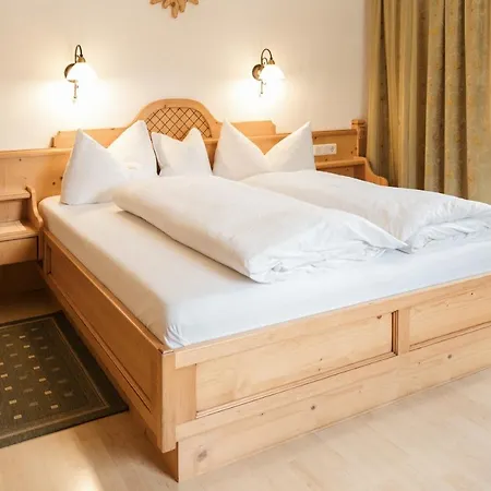 Landhaus Gemsenblick Bed & Breakfast 3*