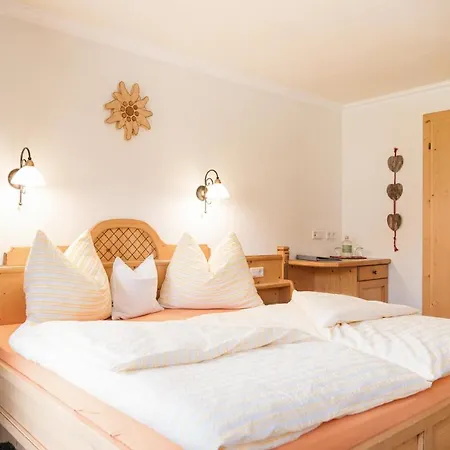 Bed & Breakfast Landhaus Gemsenblick 3*
